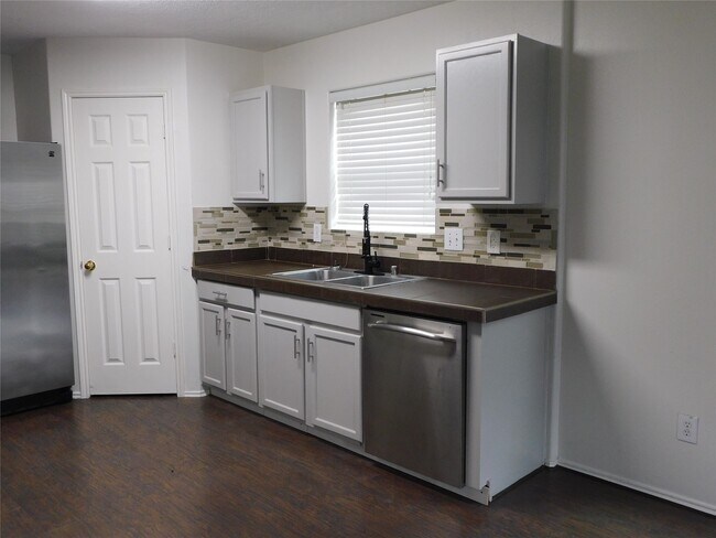 Building Photo - 19130 Yaupon Ranch Dr