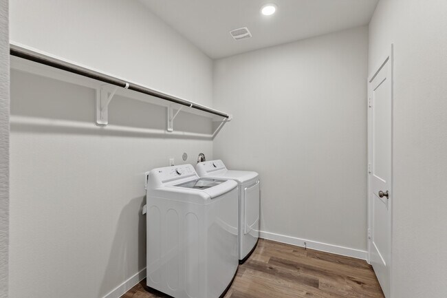 Building Photo - 7762 Bergamot Cir