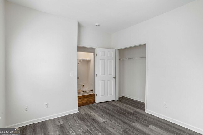 Building Photo - 2145 Hollywood Dr NW