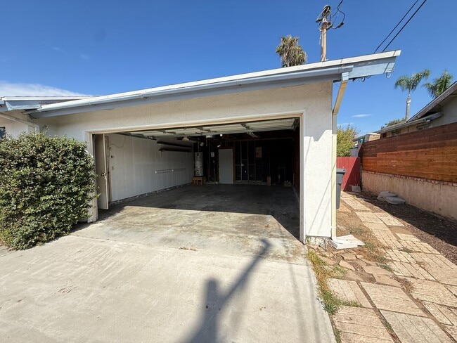 Building Photo - 1741 Lahoud Dr