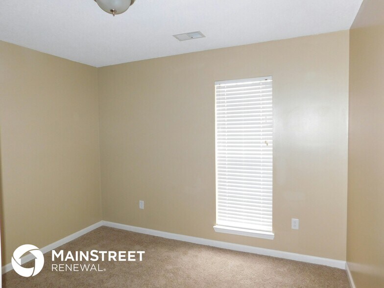 Building Photo - 1688 Sarah Ann Dr W