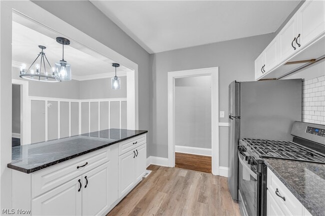 Building Photo - 1353 Phelps Ave