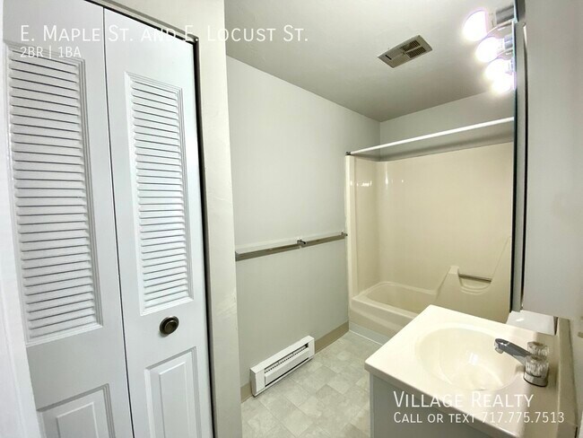 Building Photo - 361 E Maple St
