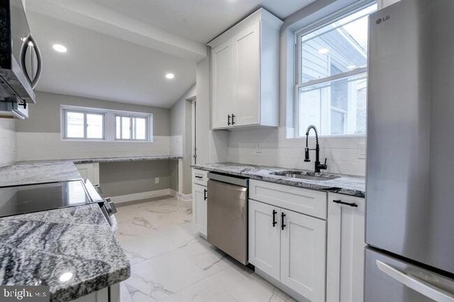 Building Photo - 160 East St