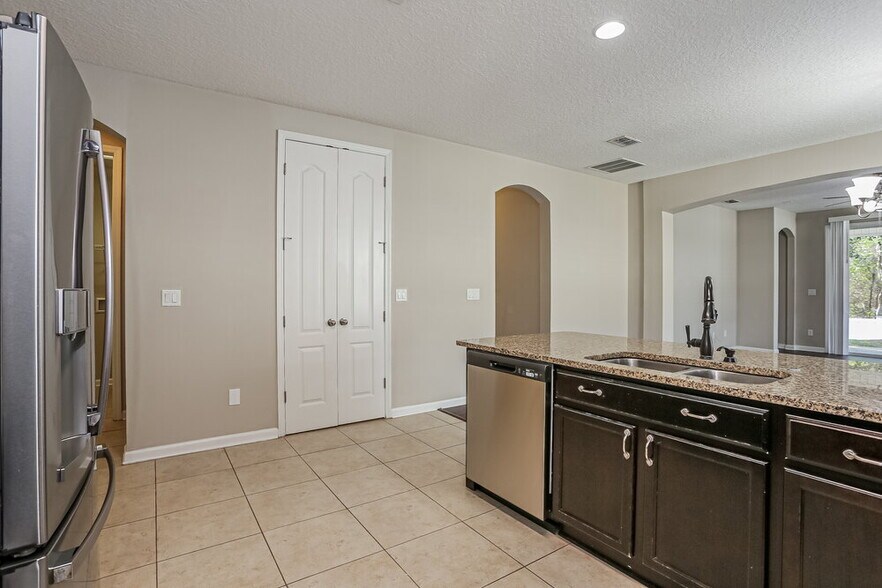 Building Photo - 15889 Lexington Park Blvd