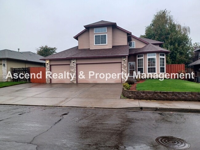 Primary Photo - Troutdale 4 Bed Fenced Back 3 Car Garage Y...