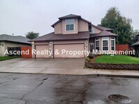 Building Photo - Troutdale 4 Bed Fenced Back 3 Car Garage Y...
