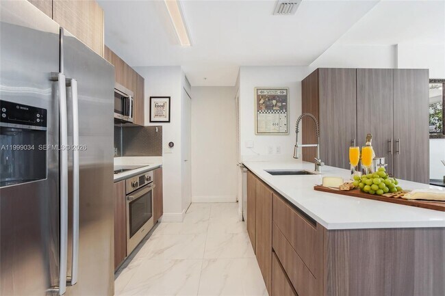 Building Photo - 201 SW 17th Rd