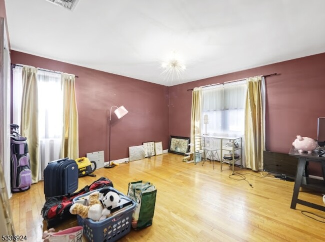 Building Photo - 458 Greenway Dr