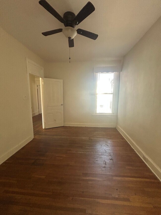 Building Photo - Spacious 3 bedroom uptown, Harrisburg