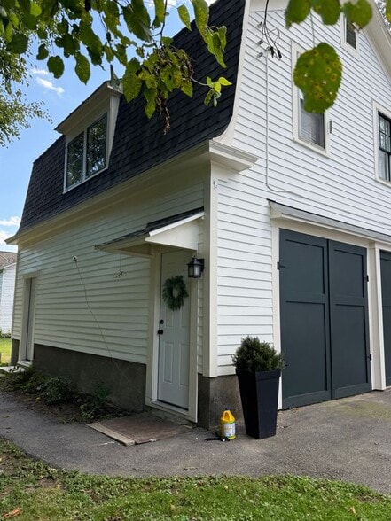 Building Photo - 208 Lake Ave