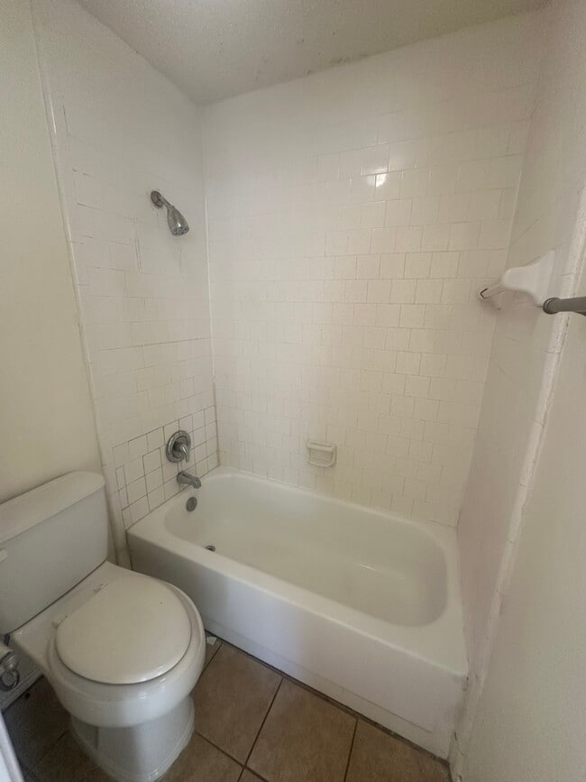 Building Photo - 9515 Brook Green