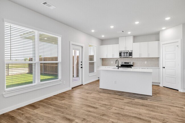 Building Photo - EDGEWOOD ESTATES NOW PRE-LEASING! LUXURIOUS DUPLEX LOCATED ON 1-ACRE LOT IN MIDLOTHIAN, TX!