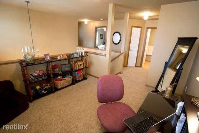 Building Photo - 2 br, 2 bath Townhome - 7845 Autumn Ridge Ave