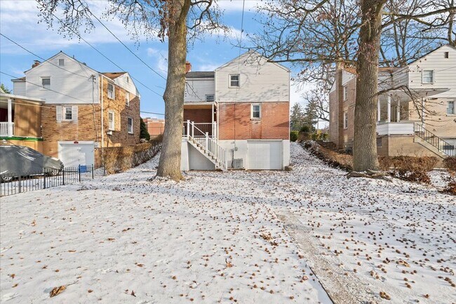 Building Photo - 3 Bedroom, 1 Bathroom Rental in Avalon