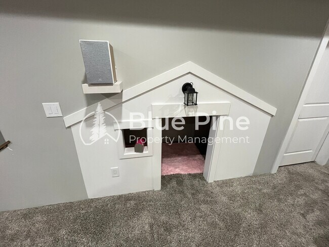 Building Photo - 6028 Fox Run Dr