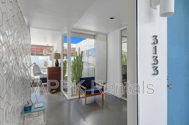 Building Photo - 3133 N Sunnyview Dr