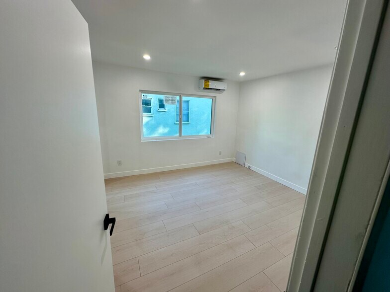 Building Photo - 4123 Edenhurst Ave