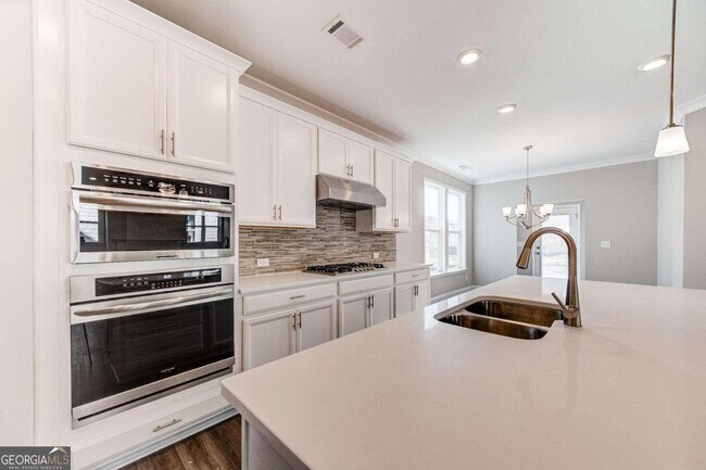 Building Photo - 1060 River Park Dr