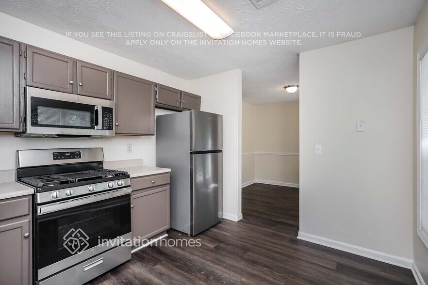 Building Photo - 221 River Birch Dr