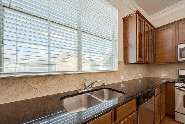 Building Photo - 3302 Clearview Cir