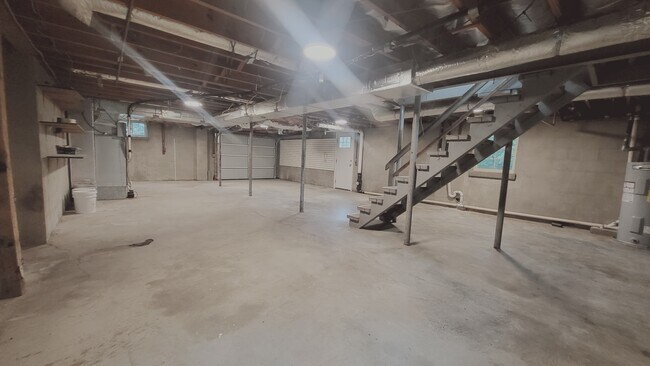 Building Photo - 910 Rexdale Dr