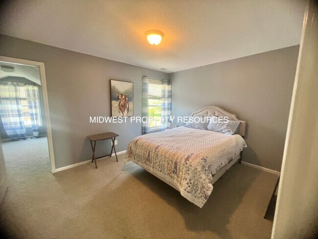 Building Photo - Exquisite 4-Bedroom Home with Spacious Fam...