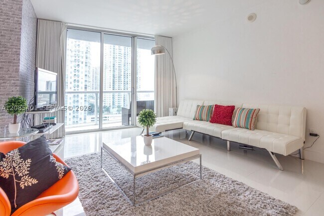 Building Photo - 485 Brickell Ave
