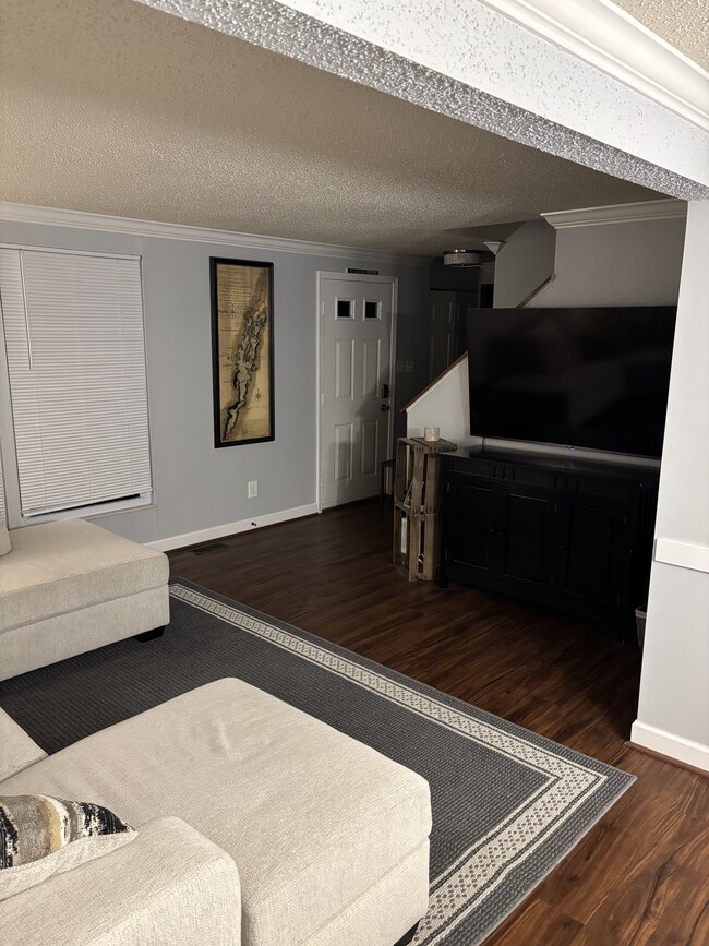 Building Photo - Queens Lace