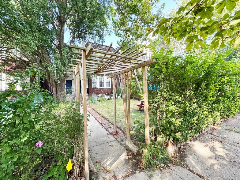 Building Photo - 6941 Thomas Blvd