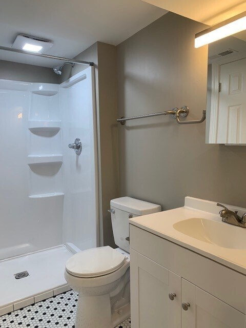 Building Photo - 819 W 43rd St