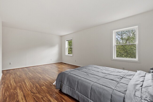 Building Photo - 5 Maple Ridge Dr