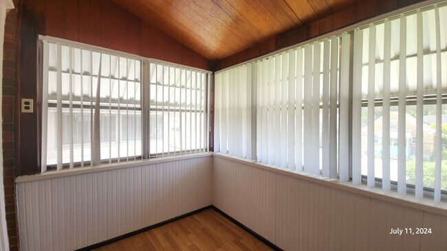 Building Photo - 6328 Sutherland Ave