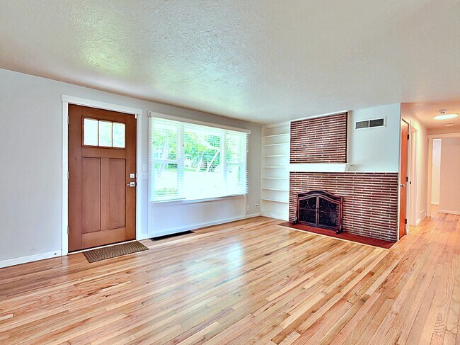 Building Photo - 12820 SW Edgewood St