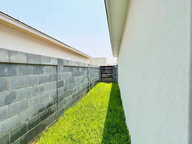 Building Photo - 1405 Eagles Ln