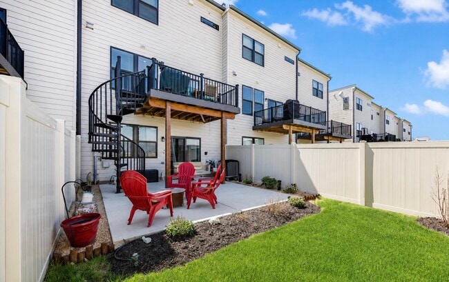 Building Photo - 867 Amity St