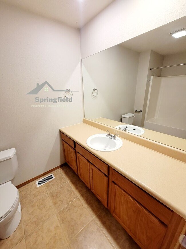 Building Photo - Sequiota Area  South East Springfield