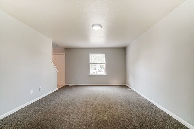 Building Photo - 3704 Willow Run Dr
