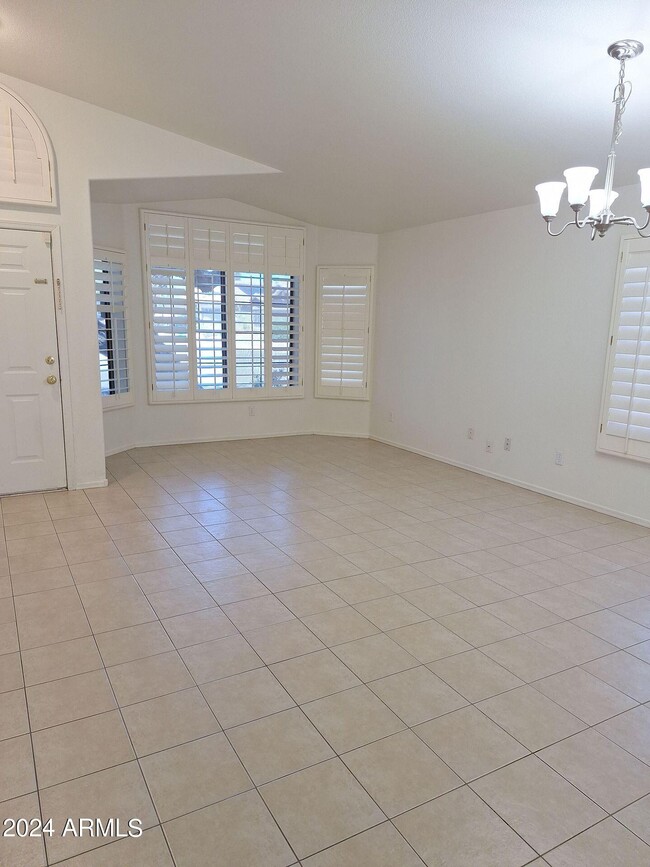 Building Photo - 507 W Bluefield Ave