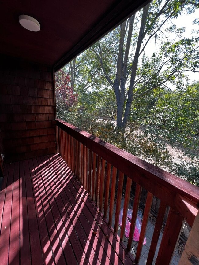 Building Photo - Fabulous 2-bedroom Concord Condominium With Community Pool!