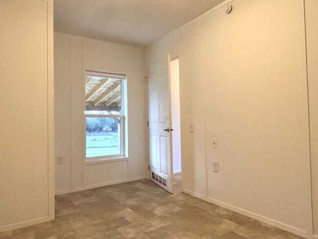 Building Photo - Manufactured House in the Country - Shed Included