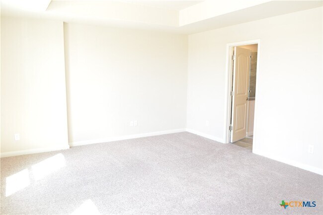 Building Photo - 741 Farmers Dell