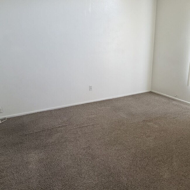 Building Photo - (((AVAILABLE))) REDLANDS 3bed 2 bath Must See!