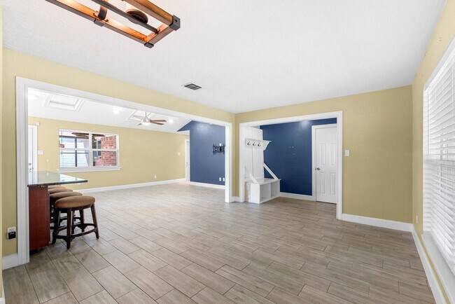Building Photo - 3010 Westerland Dr
