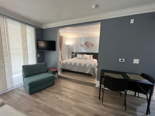 Building Photo - Meridian Fully Furnished Studio Condo - Re...