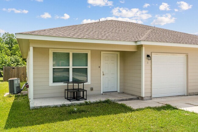 Building Photo - 404 Sloan St