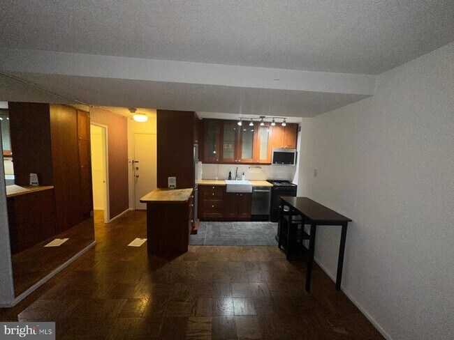 Building Photo - 1301 Delaware Ave SW