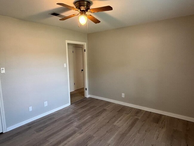 Building Photo - 4201 Valley Dr
