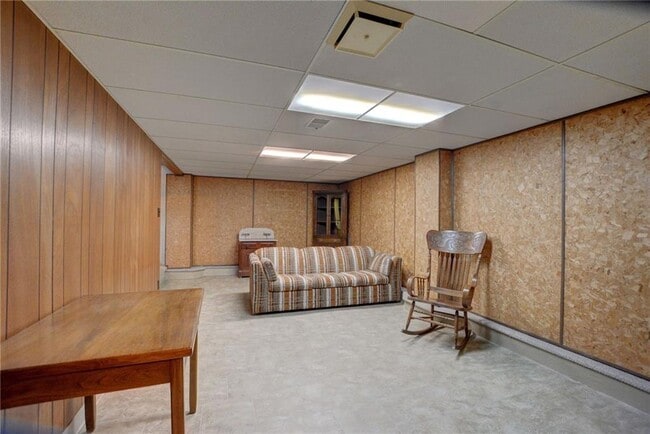 Building Photo - 9 Glenview Dr