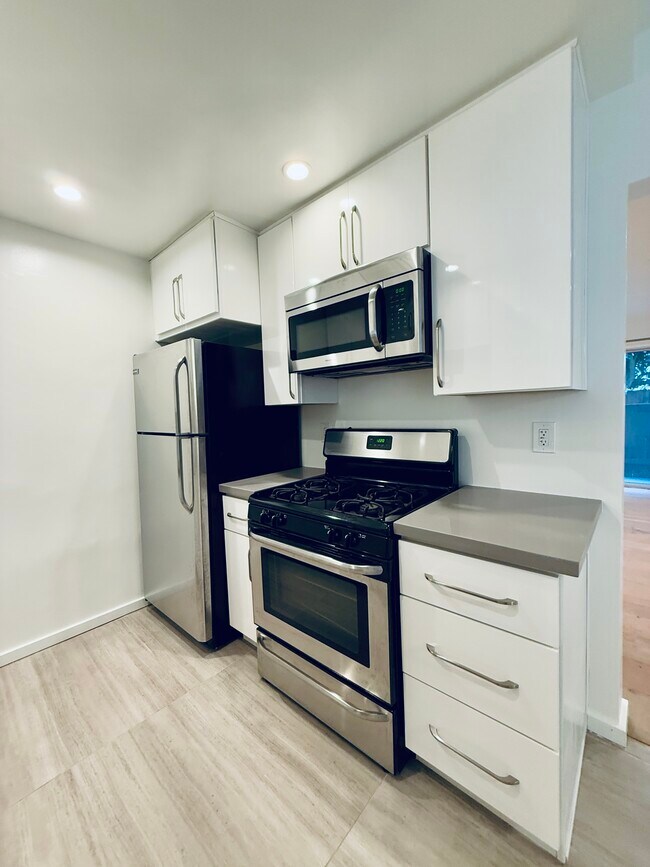 Building Photo - 517 Pier Ave